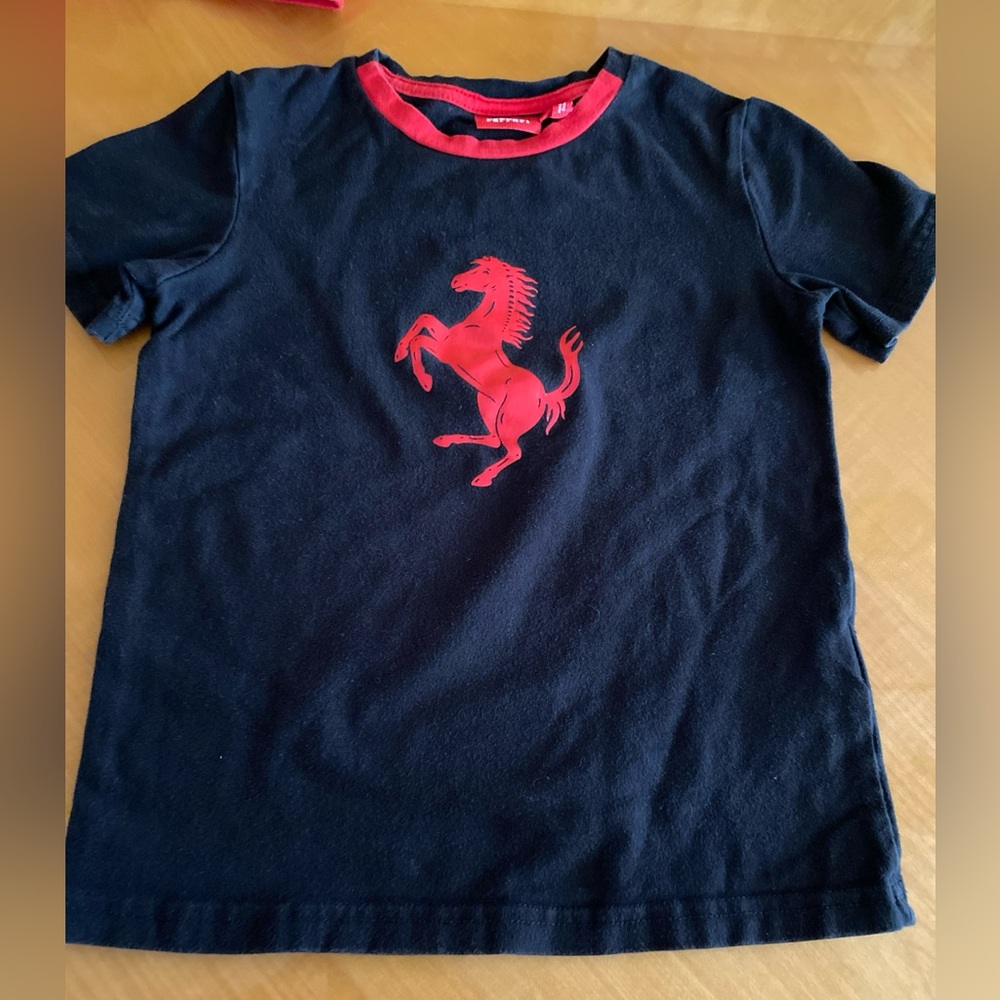 Ferrari Boys set of 2 T-shirts with iconic Horse and Ferrari name, size 5 - Picture 6 of 7